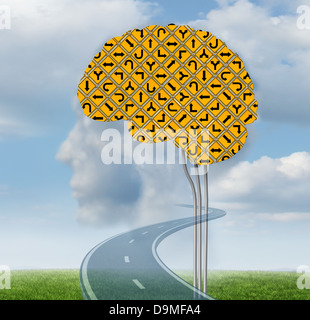 Le fonctionnement du cerveau avec un groupe de signalisation jaune confusion dans la forme d'un cerveau humain sur un ciel d'été avec des nuages en forme de tête comme un concept de santé mentale. Banque D'Images