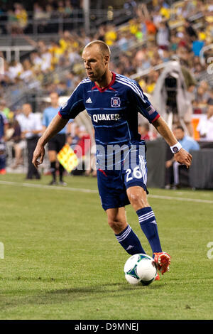 22 juin 2013 - Columbus, OH, USA - 22 juin 2013 : Chicago Fire Joel Lindpere (26) contrôle le ballon pendant le match de Major League Soccer entre Chicago Fire et le Colombus Crew de Columbus Crew Stadium à Columbus, OH. Le Chicago Fire a gagné 2-1. Banque D'Images