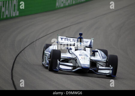 22 juin 2013 - Newton, Iowa, États-Unis - Indycar, Round 10, de l'Iowa Speedway, Newton, IA, USA, 22-23 juin 2013, Sebastian Saavedra, Dragon Racing (Image Crédit : © Ron Bijlsma/ZUMAPRESS.com) Banque D'Images