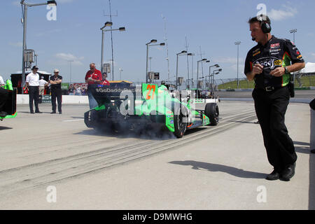 22 juin 2013 - Newton, Iowa, États-Unis - Indycar, Round 10, de l'Iowa Speedway, Newton, IA, USA, 22-23 juin 2013, JAMES HINCHCLIFFE, Andretti Autosport (Image Crédit : © Ron Bijlsma/ZUMAPRESS.com) Banque D'Images