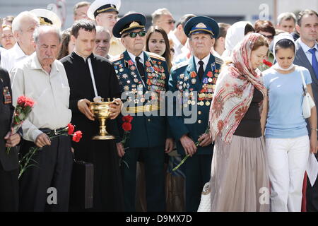 Kaliningrad, Russie, 22 juin 2013 est mort et soldats disparus et les gens PENDANT LA SECONDE GUERRE MONDIALE cérémonie de dévoilement du monument à Kaliningrad. Credit : Michal Fludra/Alamy Live News Banque D'Images