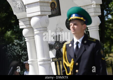 Kaliningrad, Russie, 22 juin 2013 est mort et soldats disparus et les gens PENDANT LA SECONDE GUERRE MONDIALE cérémonie de dévoilement du monument à Kaliningrad. Credit : Michal Fludra/Alamy Live News Banque D'Images