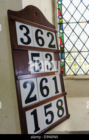 Hymne a formulé à l'encontre d'une fenêtre dans une église d'Angleterre. Banque D'Images