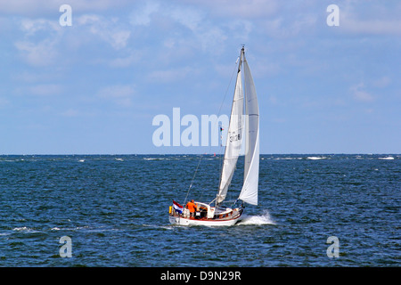 Allemagne, Basse-Saxe, en Frise orientale, norderney, la mer du Nord, l'île, l'île de la mer du Nord, mer, bateau à voile, des dunes, des dunes de chaîne, Banque D'Images