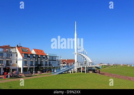 Allemagne, Basse-Saxe, en Frise orientale, bensersiel, vue locale, la mer du Nord, mer du Nord baignoire, floodgate harbour, centre ville, d Banque D'Images