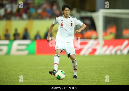 Atsuto Uchida (JPN), le 19 juin 2013 - Football : Coupe des Confédérations de la fifa, brésil 2013, Groupe d'un match entre l'Italie 4-3 Japon à Arena Pernambuco à Recife, au Brésil. (Photo par Matsuoka MM. Kenzaburo/AFLO) Banque D'Images