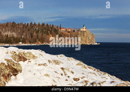 Split Rock Lighthouse en hiver. Rive nord du lac Supérieur, au Minnesota. Banque D'Images