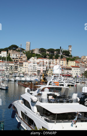 Yachts amarrés dans le port de Cannes, France, durant le Festival de Cannes Banque D'Images