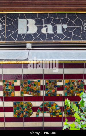 Détail de l'affichage, Kärntner Bar ou Loos Bar Américain, Vienne, Autriche Banque D'Images