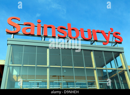 Sainsbury Superstore, logo, Kings Lynn, Norfolk, England, UK Les supermarchés supermarché Sainsburys Banque D'Images