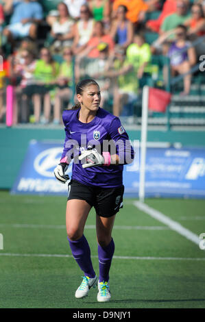 Rochester, NY, USA. 23 Juin, 2013. 23 juin 2013 : Seattle Reign FC gardien Hope Solo # 1 au cours de la deuxième période de jeu comme le règne de Seattle FC attaché le Western New York Flash 1-1 à Sahlen's Stadium à Rochester, New York. ©csm/Alamy Live News Banque D'Images