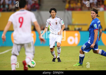 Atsuto Uchida (JPN), le 19 juin 2013 - Football : Coupe des Confédérations de la fifa, brésil 2013, Groupe d'un match entre l'Italie 4-3 Japon à Arena Pernambuco, Recife, Brésil. (Photo de Daiju Kitamura/AFLO SPORT) Banque D'Images