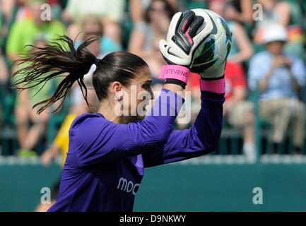 Rochester, NY, USA. 23 Juin, 2013. 23 juin 2013 : Seattle Reign FC gardien Hope Solo # 1 rend l'enregistrer au cours de la première moitié du jeu comme le règne de Seattle FC attaché le Western New York Flash 1-1 à Sahlen's Stadium à Rochester, New York. ©csm/Alamy Live News Banque D'Images