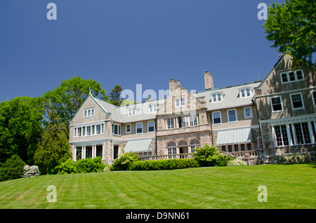 New England, Bristol, Rhode Island. De Blithewold Mansion historique, jardins et Arboretum, c. 1908. Banque D'Images