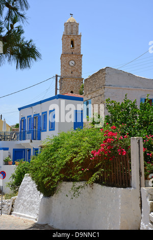 Vue sur village, Emporio, (Halki Chalki), Rhodes (Rodos) Région, Dodécanèse, Grèce, région sud de la Mer Egée Banque D'Images