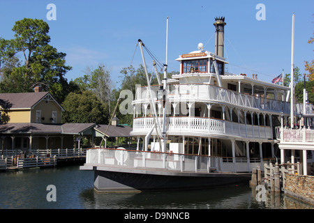 Steamboat amarré au Disney's Place de la liberté. Banque D'Images