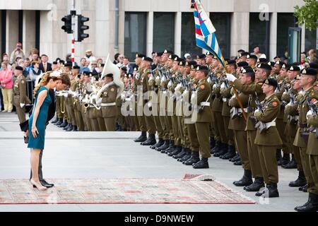 Luxembourg, le 23 juin 2013. Le Prince Louis et la Princesse Tessy du Luxembourg assiste à la messe à la fête nationale au Luxembourg, le 23 juin 2013. Dpa : Crédit photo alliance/Alamy Live News Banque D'Images