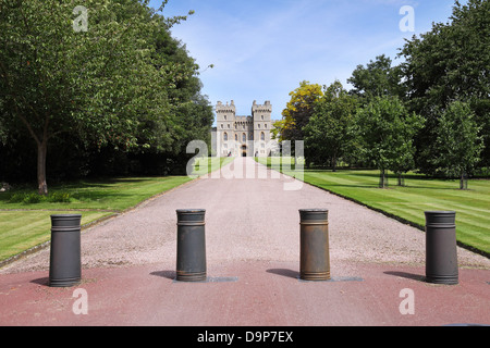 Avenue menant à la terrasse du château de Windsor à l'extérieur de Sentry Banque D'Images