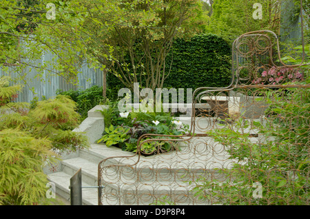 Panier l'escrime dans le jardin en friche au RHS Chelsea Flower Show 2013, Londres, Royaume-Uni. Banque D'Images