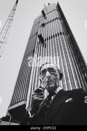 Portraits des architectes par Anthony Weller, Royaume-Uni. Architecte : Divers. Richard (Reubin) Seifert à la Tour 42 sous le contre Banque D'Images