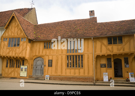 Lavenham Suffolk East Anglia Angleterre 14thc peu Tudor Hall museum dans Market Place l'un des plus anciens édifices de village médiéval Banque D'Images