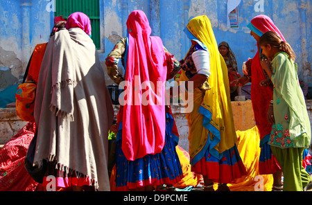 Les femmes indiennes portant robe colorée,rajasthan, Inde Banque D'Images