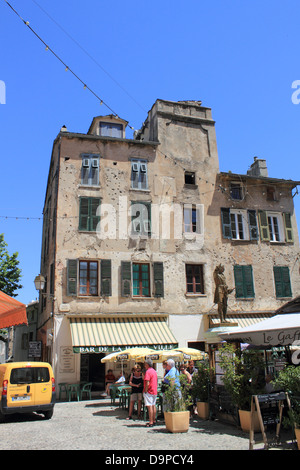 Bullet monté house en place Gaffori, Corte, Corse, France Banque D'Images