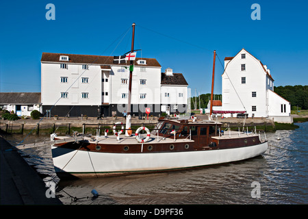 Moulin à marée de Woodbridge, Suffolk, UK. Un exemple rare d'un moulin à marée capable de moudre farine complète.et dans l'utilisation régulière. Banque D'Images