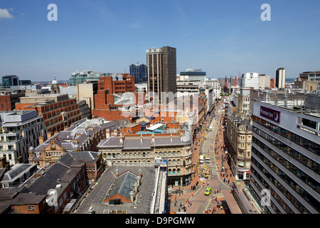 Jusqu'à la rue Corperation dans Birmingham City Centre Premier Inn passé Banque D'Images