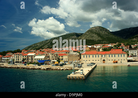 La ville de Bol, sur l''île de Brac vue de mer Banque D'Images