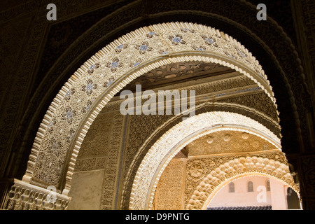 Arches d'entrée. Prix Deux Sœurs. Xive siècle. Alhambra, Granada, Espagne Banque D'Images