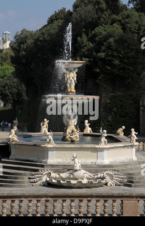 Fontaine de Neptune dans les jardins Boboli à Florence Banque D'Images