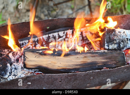 Braises ardentes Banque D'Images