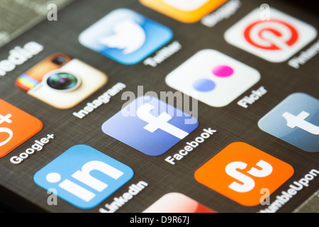 Les icônes des médias sociaux sur un iPhone d'Apple 5 Banque D'Images