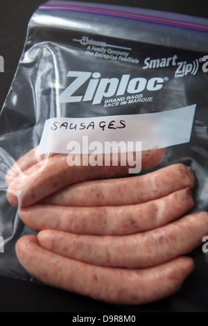 Saucisses au sac Ziploc avec le mot écrit dessus les saucisses Banque D'Images