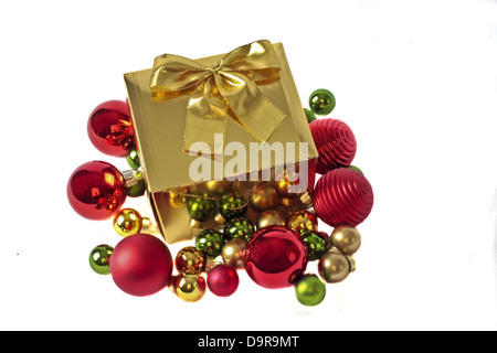 Cadeau à noël or isolated on white Banque D'Images