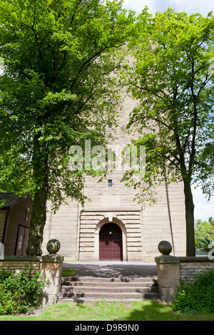 Lincoln - Wickham jardins avec le Westgate Water Tower, Lincoln, Lincolnshire, Royaume-Uni, Europe Banque D'Images