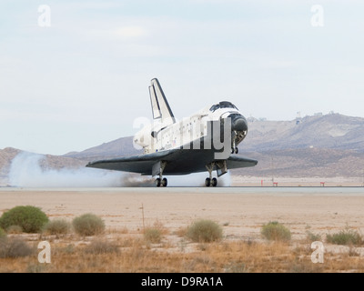 La navette spatiale Discovery a terminé la mission STS-128 et a atterri avec succès, concluant une mission à la Station spatiale internationale, soutenant la recherche scientifique et les objectifs opérationnels. Banque D'Images