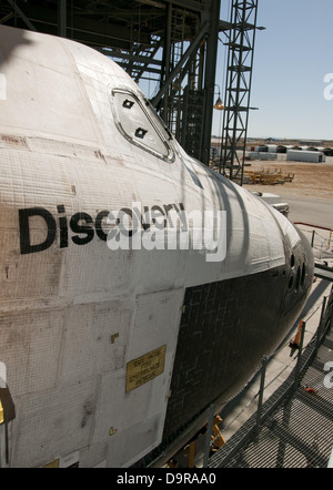 La navette spatiale STS-128 est retournée au Kennedy Space Center, achevant sa mission de livraison de fournitures, d'équipement et d'expériences à la Station spatiale internationale. L'atterrissage comprenait des vérifications des systèmes du véhicule, des opérations de l'équipage et un traitement post-mission. Banque D'Images