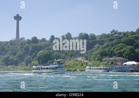 USA / Canada / New York, Ontario, Niagara. Niagara Falls, Maid of the Mist boat. Banque D'Images