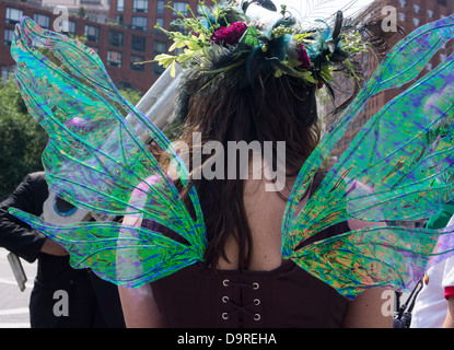 Les amateurs de cosplay, habillés comme leurs personnages de bande dessinée préférés, répondre à Union Square Park Banque D'Images