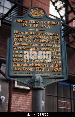 Dans l'ÉGLISE PRESBYTÉRIENNE aux États-Unis d'ici, dans sa première assemblée générale s'est tenue du 21 au 24 mai 1789, la dénomination Presbytérienne en Amérique a été officiellement organisée sur une base nationale. Cela a eu lieu dans la ville, Second Presbyterian Church, qui est sur ce site de 1750 à 1837. Georgia Historical and Museum Commission, 1989 Banque D'Images