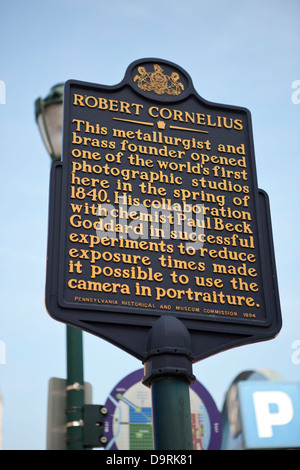 ROBERT CORNELIUS ce métallurgiste et fondateur de laiton a ouvert l'un des premiers studios de photographie ici au printemps de 1840. Sa collaboration avec le chimiste Paul Beck Goddard dans les expériences réussies afin de réduire les temps d'exposition a permis d'utiliser l'appareil photo dans l'art du portrait. Georgia Historical and Museum Commission, 1994 Banque D'Images