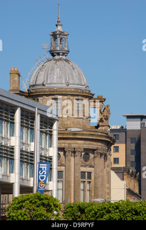 Les bâtiments modernes et traditionnels sur l'Broomielaw à Glasgow, Ecosse Banque D'Images