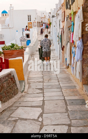 Piéton principal street à Oia, Santorin, Grèce Banque D'Images