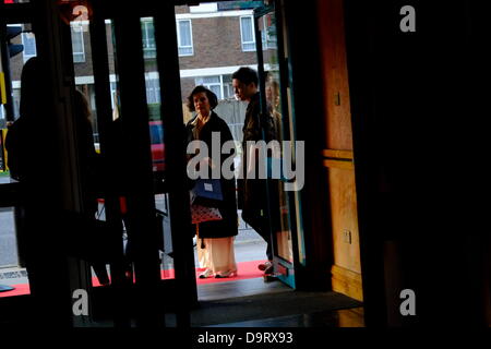 Londres, Royaume-Uni. 25 juin 2013. Bianca Jagger arrivant à la Premier Ministre de 'l'UK GOLD' à l'ouverture de la 12e East London Film Festival Crédit : Rachel/Megawhat Alamy Live News Banque D'Images