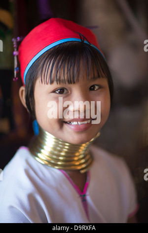 Un 'Padaung long cou' dame, lac Inle, Myanmar (Birmanie) Banque D'Images