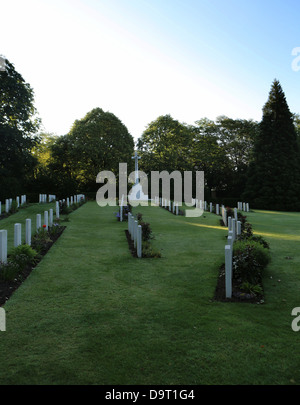 Ieper (Ypres) Cimetière militaire du Commonwealth remparts Belgique Banque D'Images