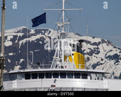 Alaska Marine Highway System le traversier Malaspina avec entonnoir jaune 50e année Banque D'Images