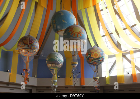 Décorations au toit de l'aire de restauration de l'attraction terrestre, l'Epcot Center, Orlando en Floride Banque D'Images